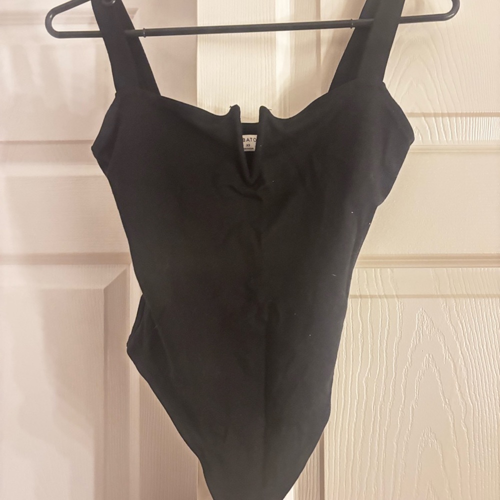 Aritzia/ Babaton black slit bodysuit